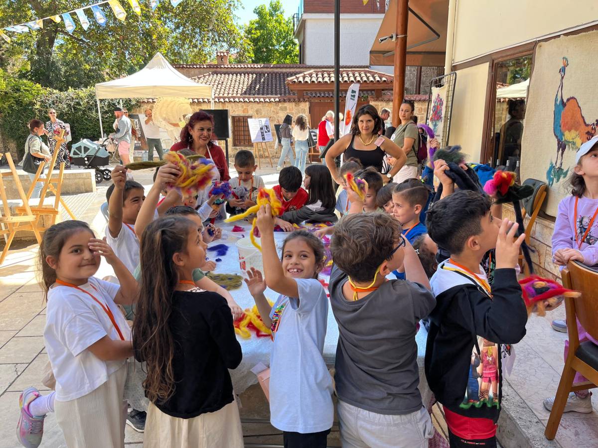 Uluslararası Kaleiçi Old Town Festivali'nde minik eller keçe sanatıyla tanıştı