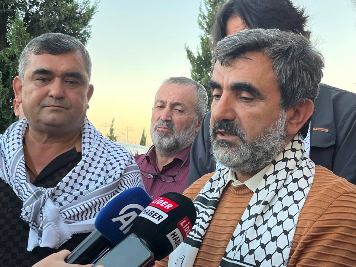 Küresel Sumud Filosu'nda bulunan aktivistler Antalya'da karşılandı