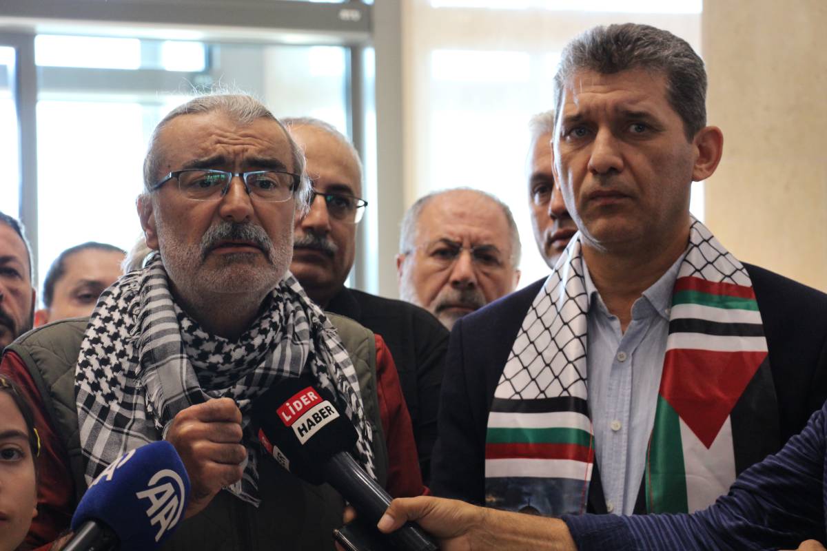 Küresel Sumud Filosu'nda bulunan aktivistler Antalya'da karşılandı