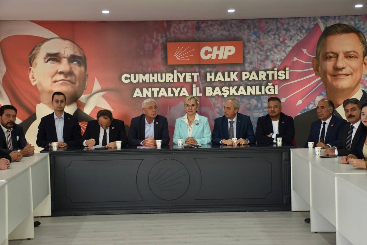 CHP Genel Merkez Heyeti Antalya’da: “Seçilmiş belediye başkanlarımızla dayanışma içindeyiz”