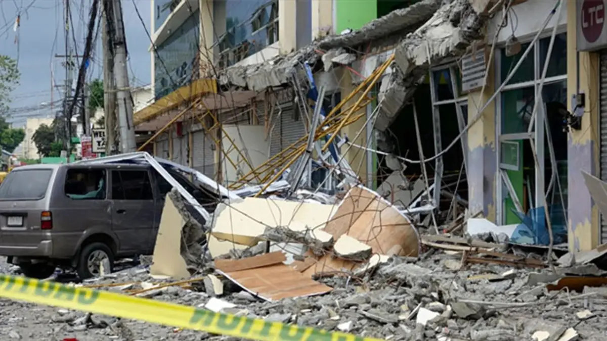 Filipinlerde 7,4 büyüklüğünde deprem!
