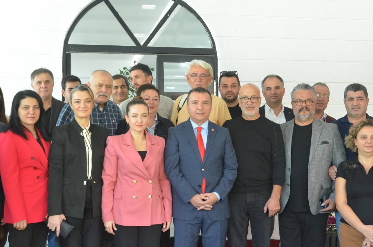 Büşra Özdemir’den çarpıcı mesaj: “Karanlık çökmeden şafak sökmeyecek”