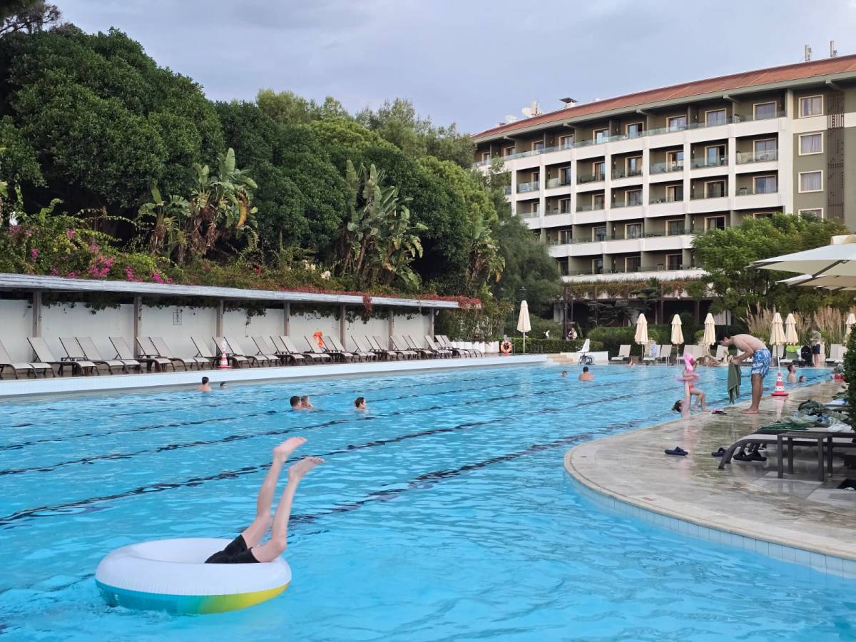 Antalya’da yağmur sonrası tatil keyfi devam ediyor