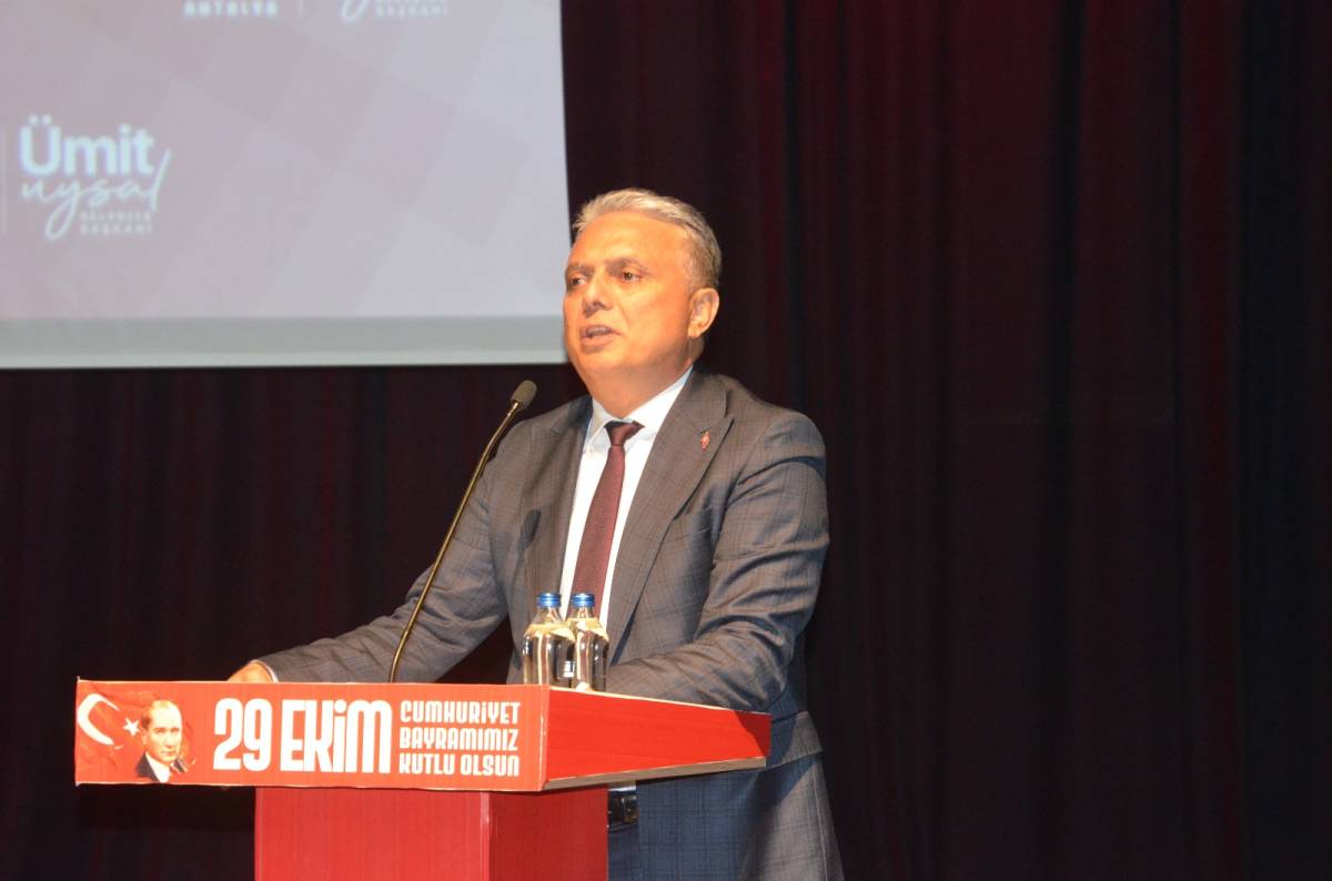 Sinan Meydan Muratpaşa’da Cumhuriyet’i anlattı