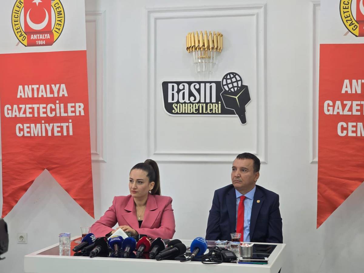 Büşra Özdemir’den çarpıcı mesaj: “Karanlık çökmeden şafak sökmeyecek”