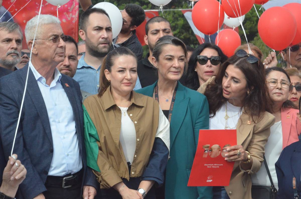 Antalya’da tutuklu Belediye Başkanı Muhittin Böcek için doğum günü pastası kesildi