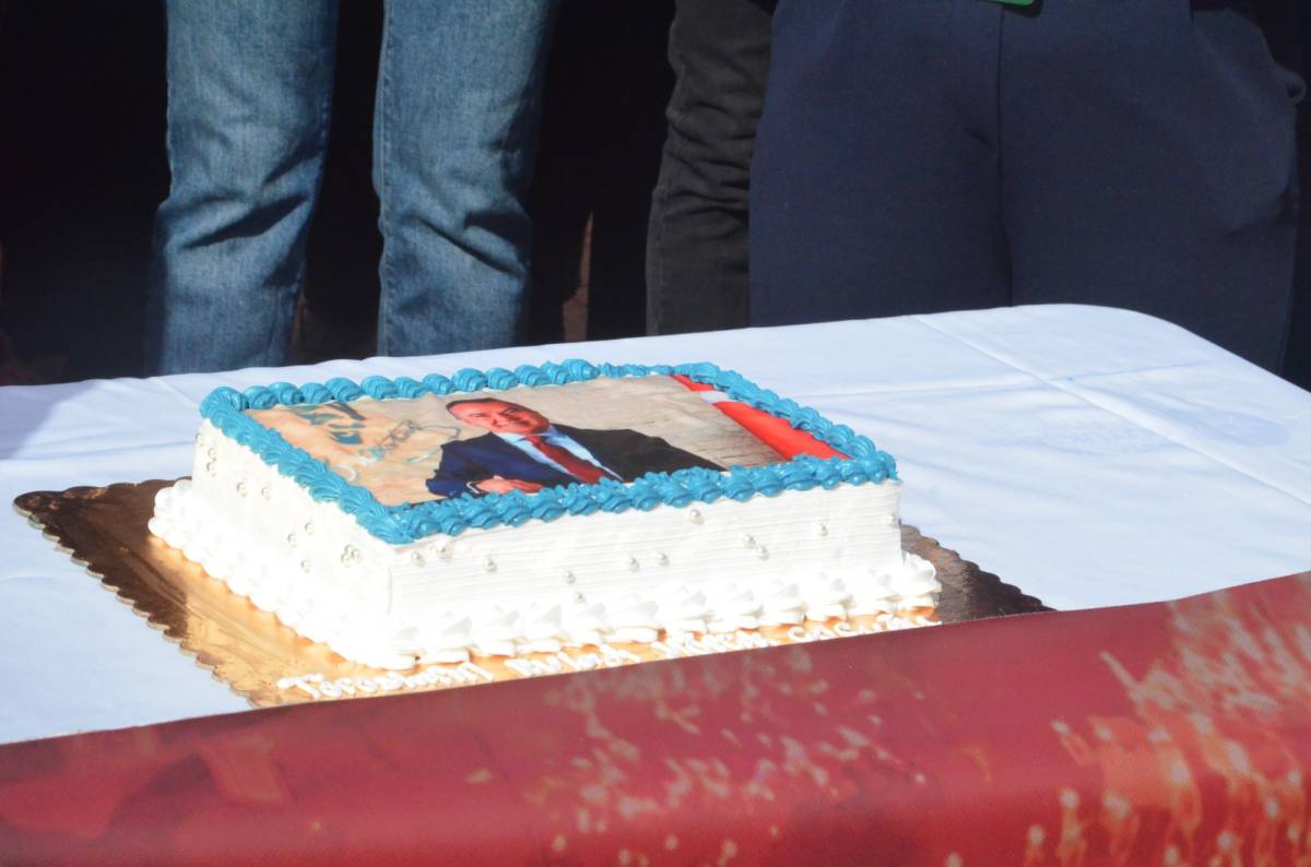 Antalya’da tutuklu Belediye Başkanı Muhittin Böcek için doğum günü pastası kesildi
