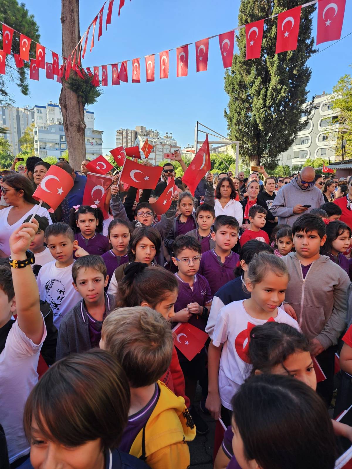 Bayraklar, şiirler, marşlar… Hanım Ömer Çağıran İlkokulu’nda Cumhuriyet sevinci
