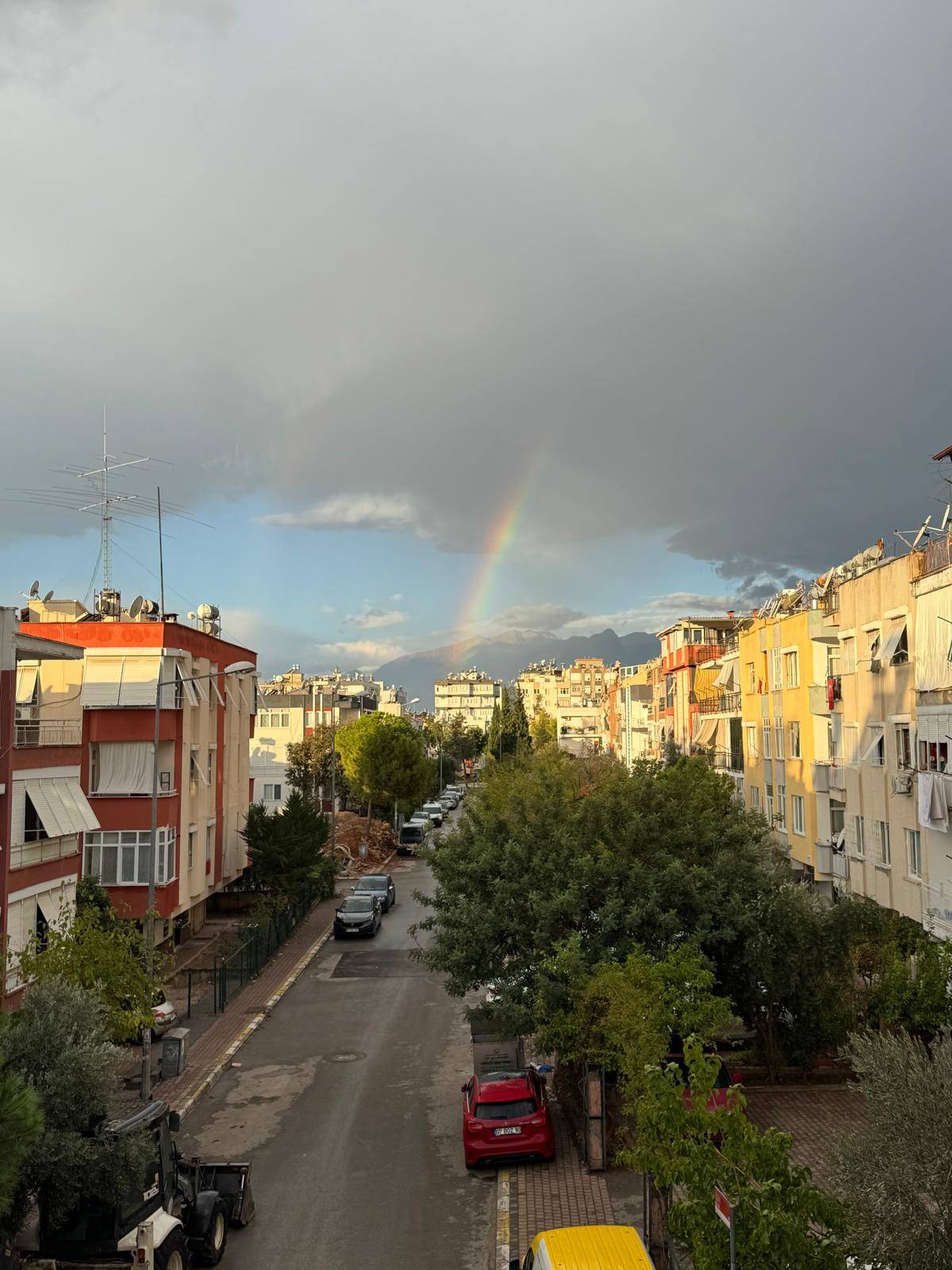 Gökkuşağı görsel bir şölen sundu!