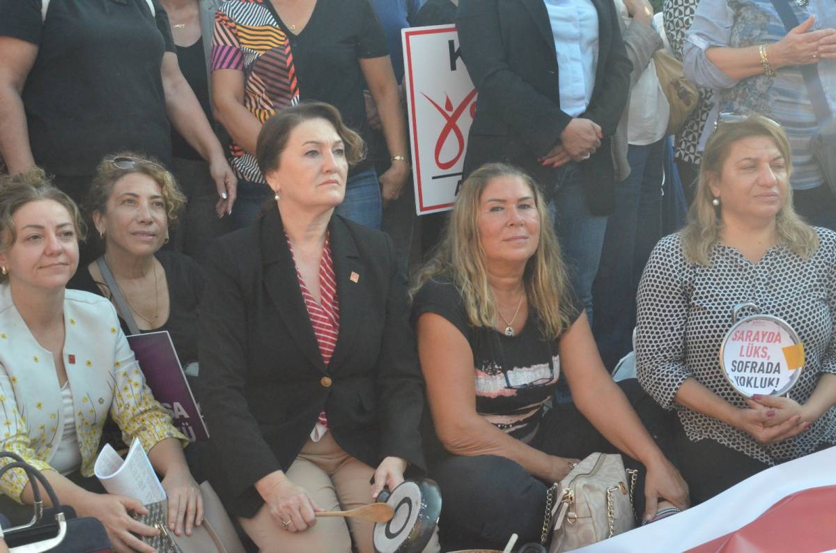 CHP Antalya Kadın Kolları'ndan 