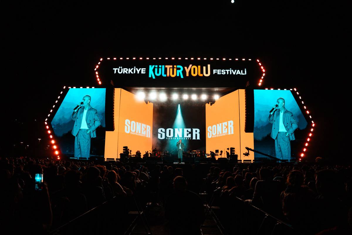 Soner Sarıkabadayı Antalya’da coşkuyu zirveye taşıdı