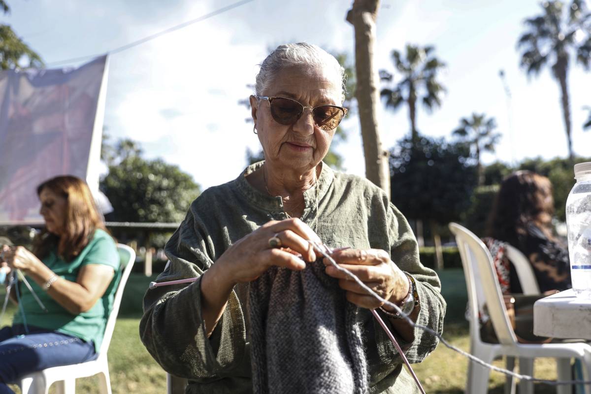 Kadınlar 28 yıldır ihtiyaç sahipleri için örüyor