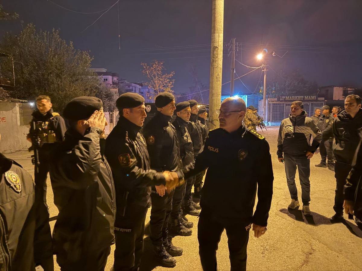 Antalya Emniyet Müdürü Zaimoğlu kentteki asayiş ve narkotik uygulamalarına katıldı