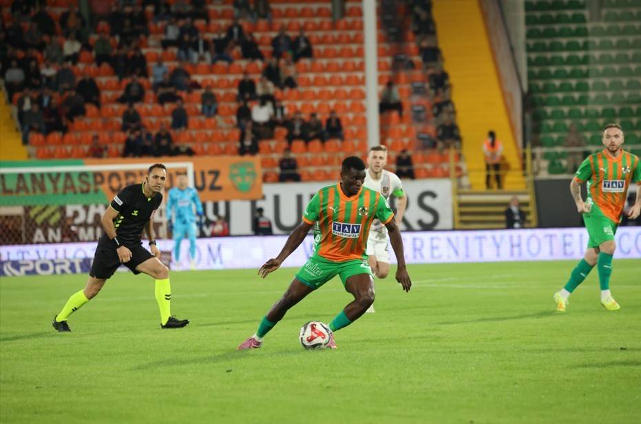 Alanyaspor evinde Gaziantep FK ile berabere kaldı