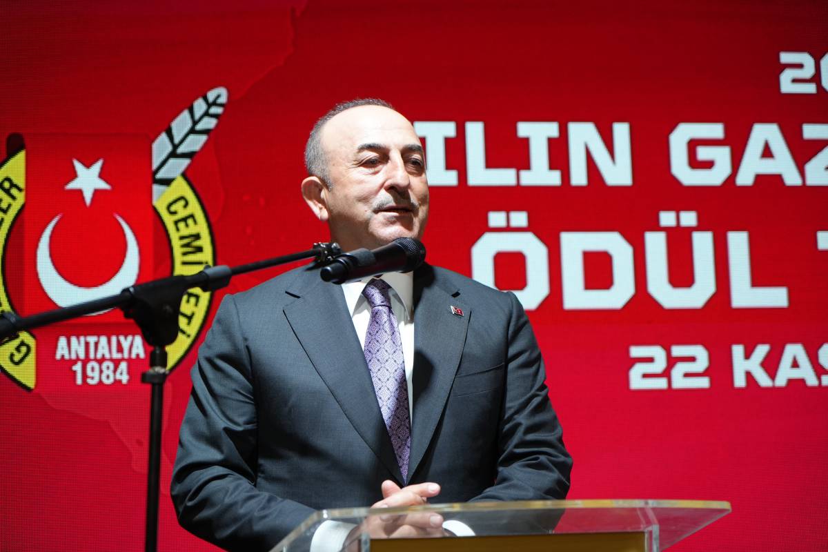 AGC’den Hürses’e ödül! Yılın Gazetecisi Ayla Çekiç