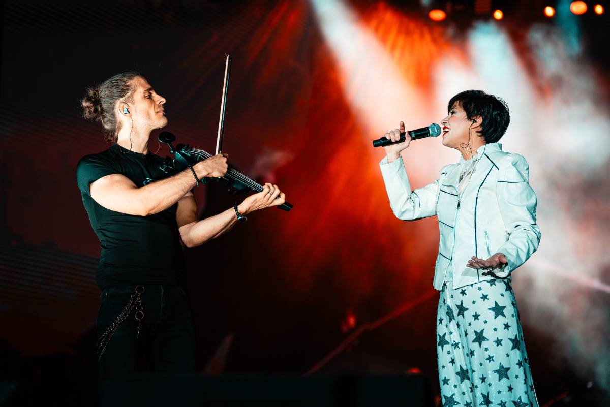 Aydilge’den enerji dolu konser