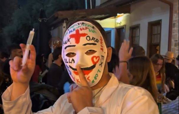 Antalya Kaleiçi’nde gençlerden sürpriz festival! Ne protokol vardı ne bütçe, sadece eğlence