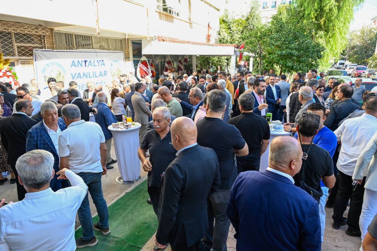 Antalya Vanlılar Yardımlaşma ve Dayanışma Derneği görkemli bir törenle açıldı