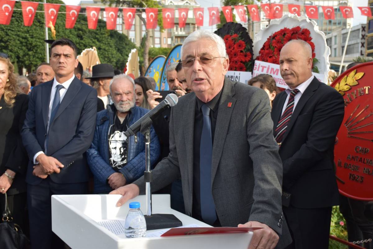CHP Antalya İl Örgütü Ata’yı andı