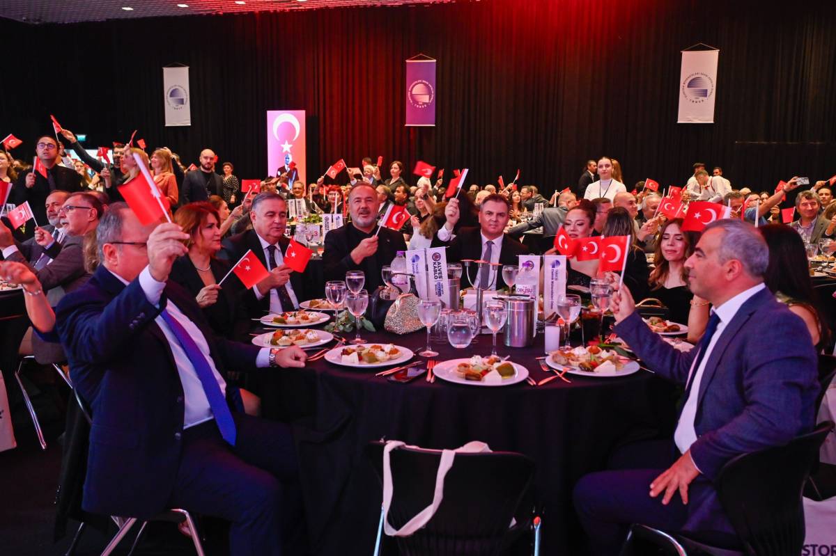 EMO Antalya Şubesi’nden mesleğin duayenlerine onur plaketi