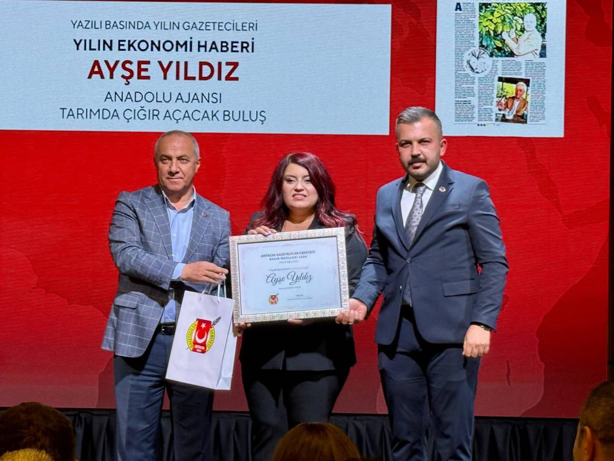 AGC’den Hürses’e ödül! Yılın Gazetecisi Ayla Çekiç