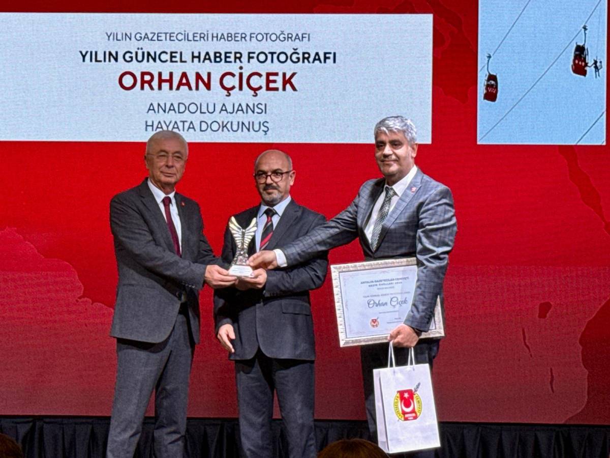 AGC’den Hürses’e ödül! Yılın Gazetecisi Ayla Çekiç