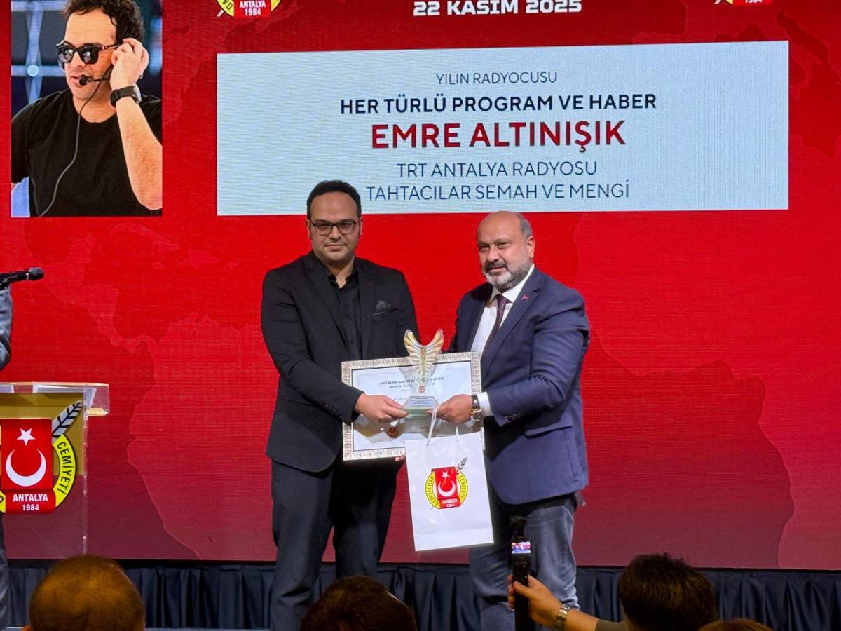 AGC’den Hürses’e ödül! Yılın Gazetecisi Ayla Çekiç