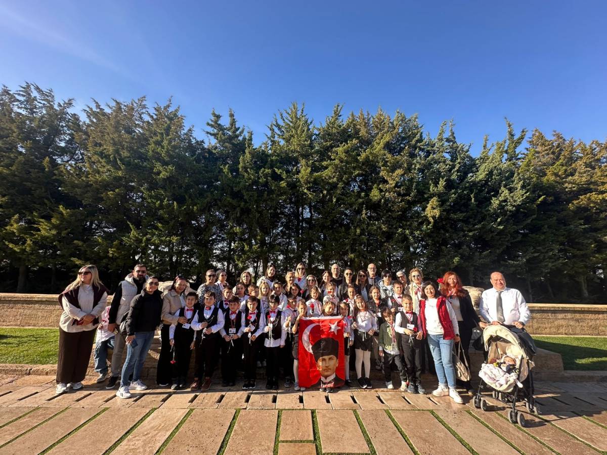 Bedriye Bileydi İlkokulu öğrencileri Ata’nın huzurunda