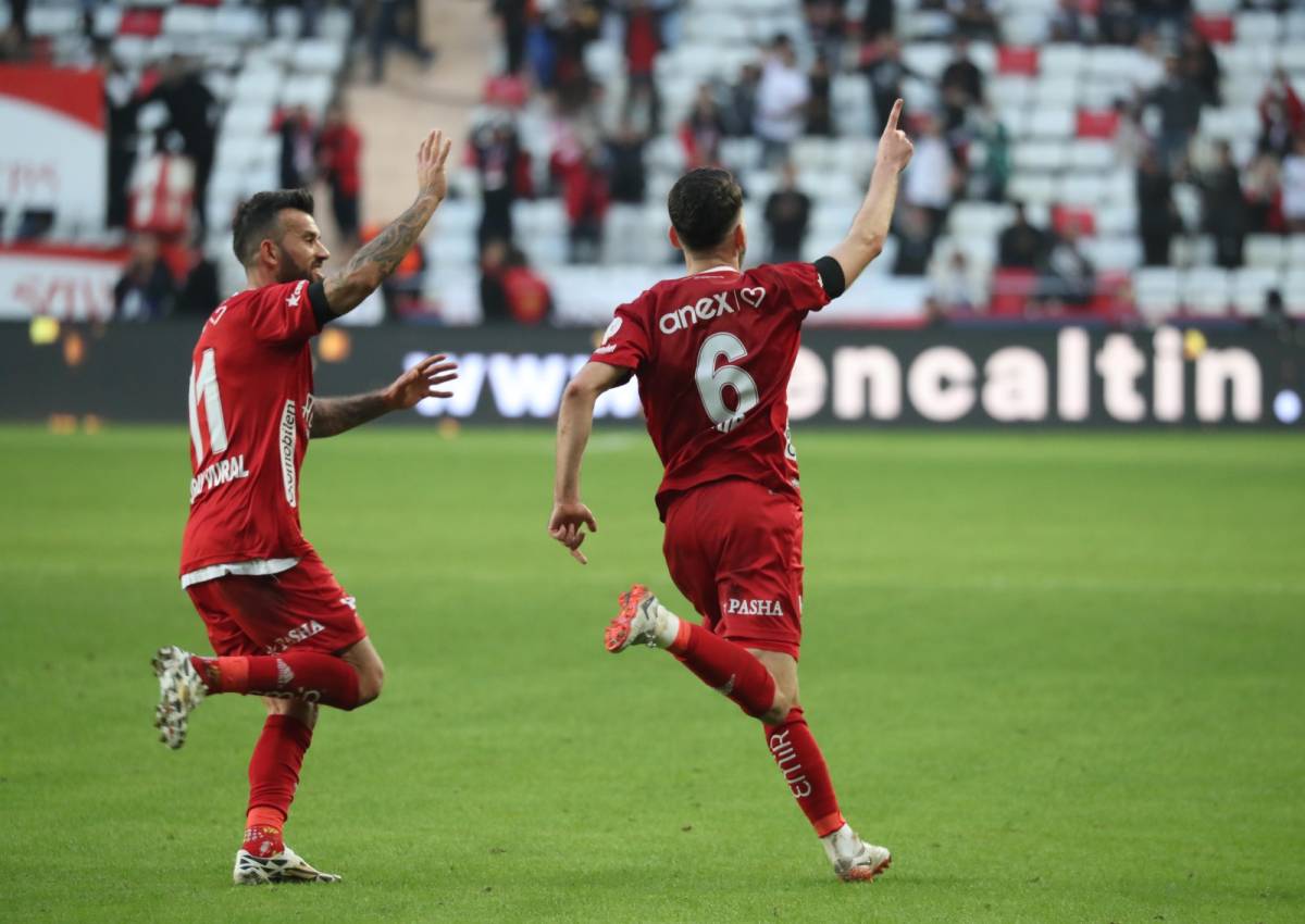 Antalya’da zorlu mücadele! Antalyaspor – Beşiktaş