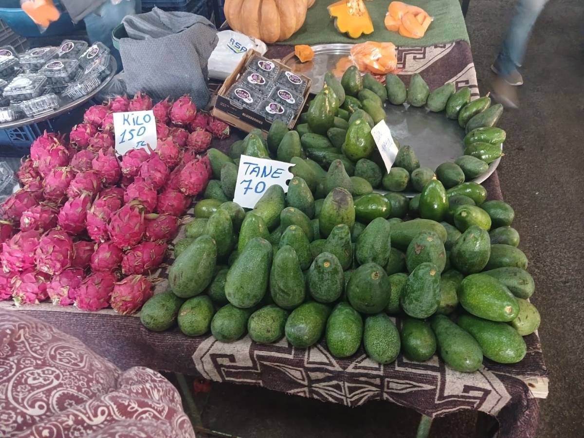 Antalya semt pazarlarında sebze meyve fiyatları!