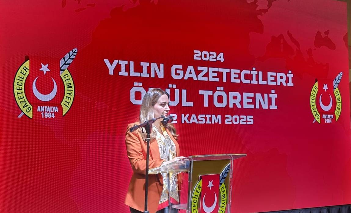 AGC’den Hürses’e ödül! Yılın Gazetecisi Ayla Çekiç