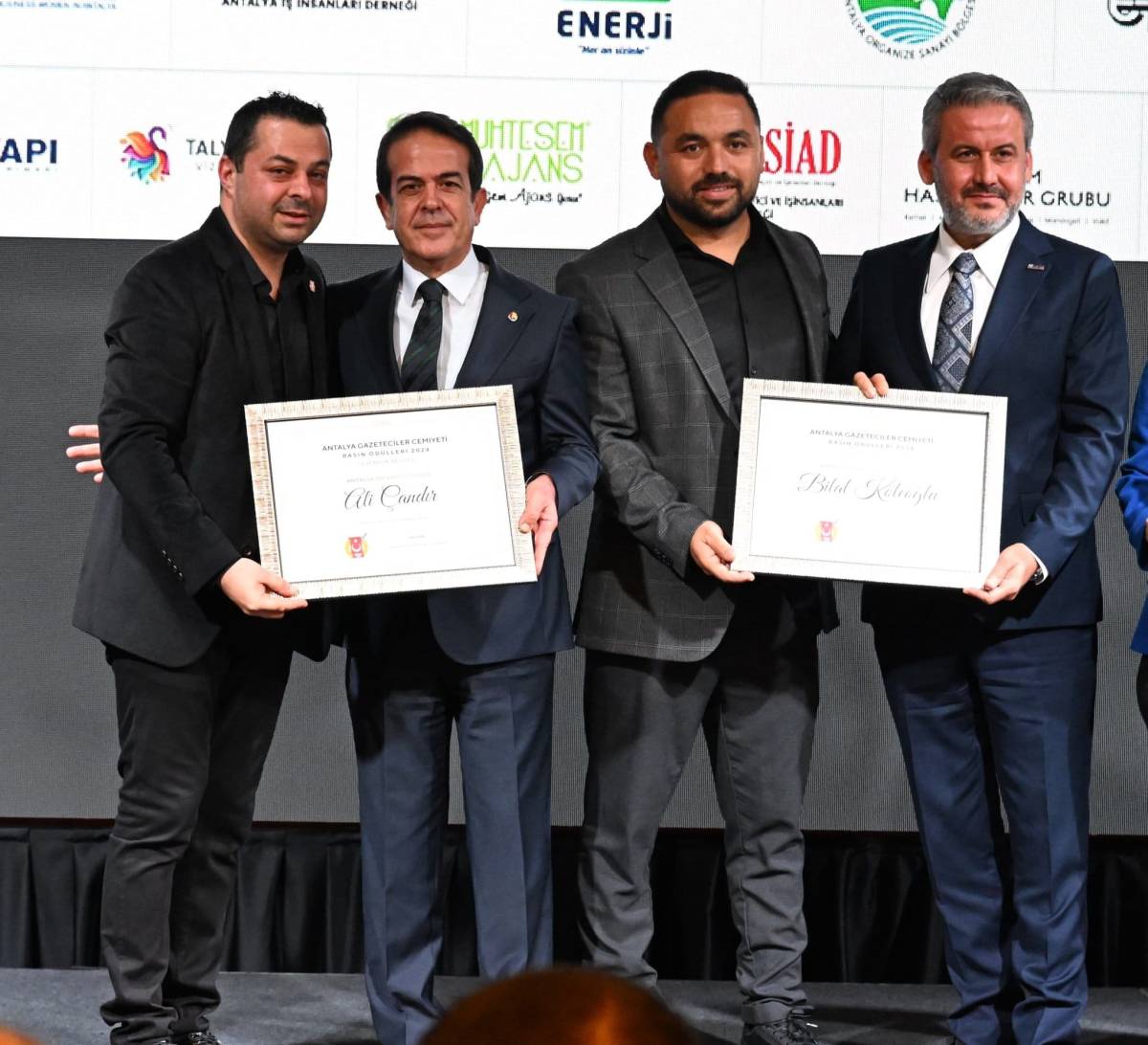 AGC’den Hürses’e ödül! Yılın Gazetecisi Ayla Çekiç