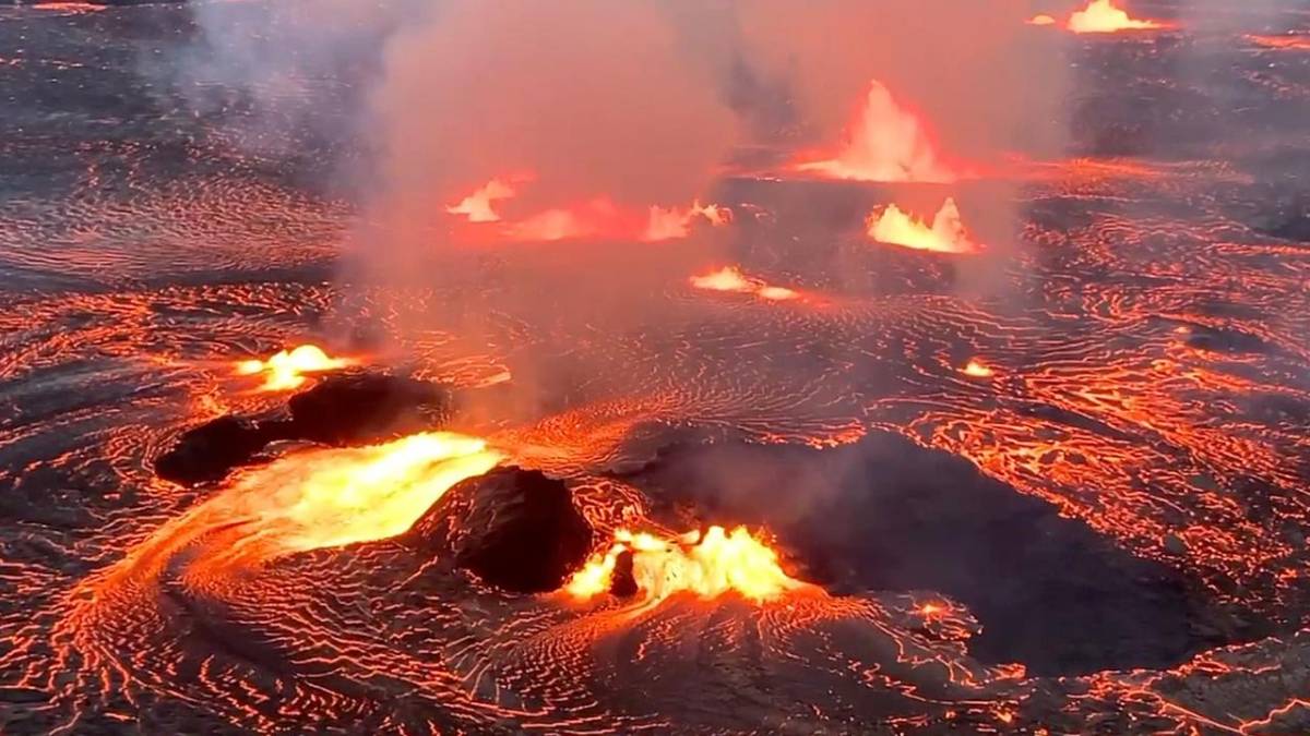 Kilauea Yanardağı yeniden lav püskürttü!