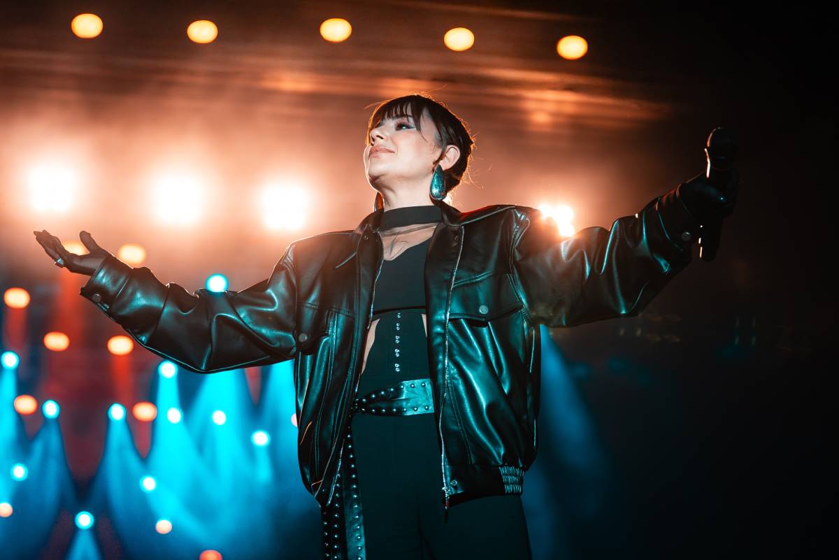 Merve Özbey’den Antalyalılara müzik dolu bir gece