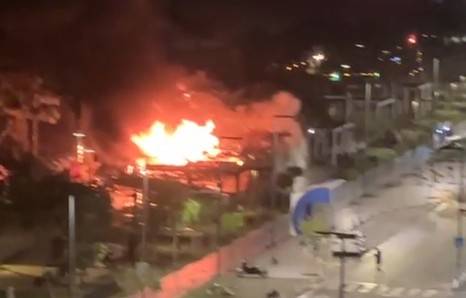 Konyaaltı Sahilinde yangın!