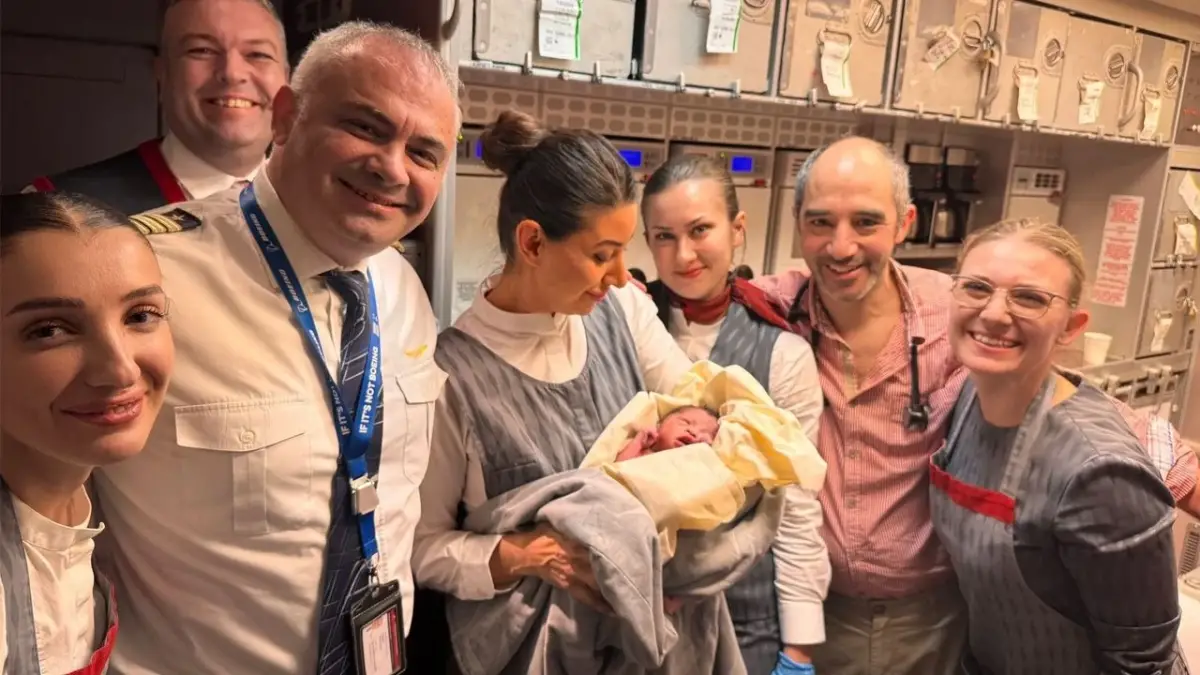 Bir yolcu THY uçağında doğum yaptı!