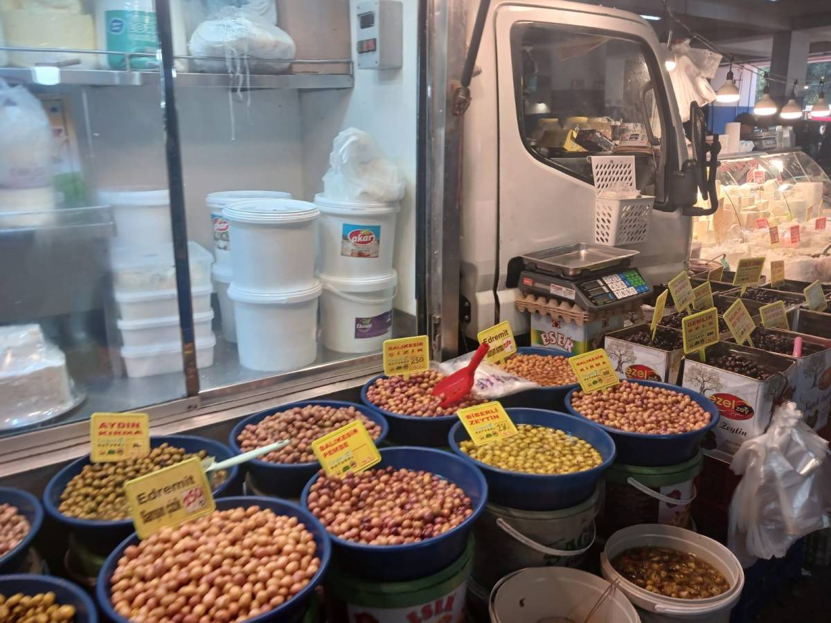 Zeytin birçok çeşidiyle pazar tezgahlarında!