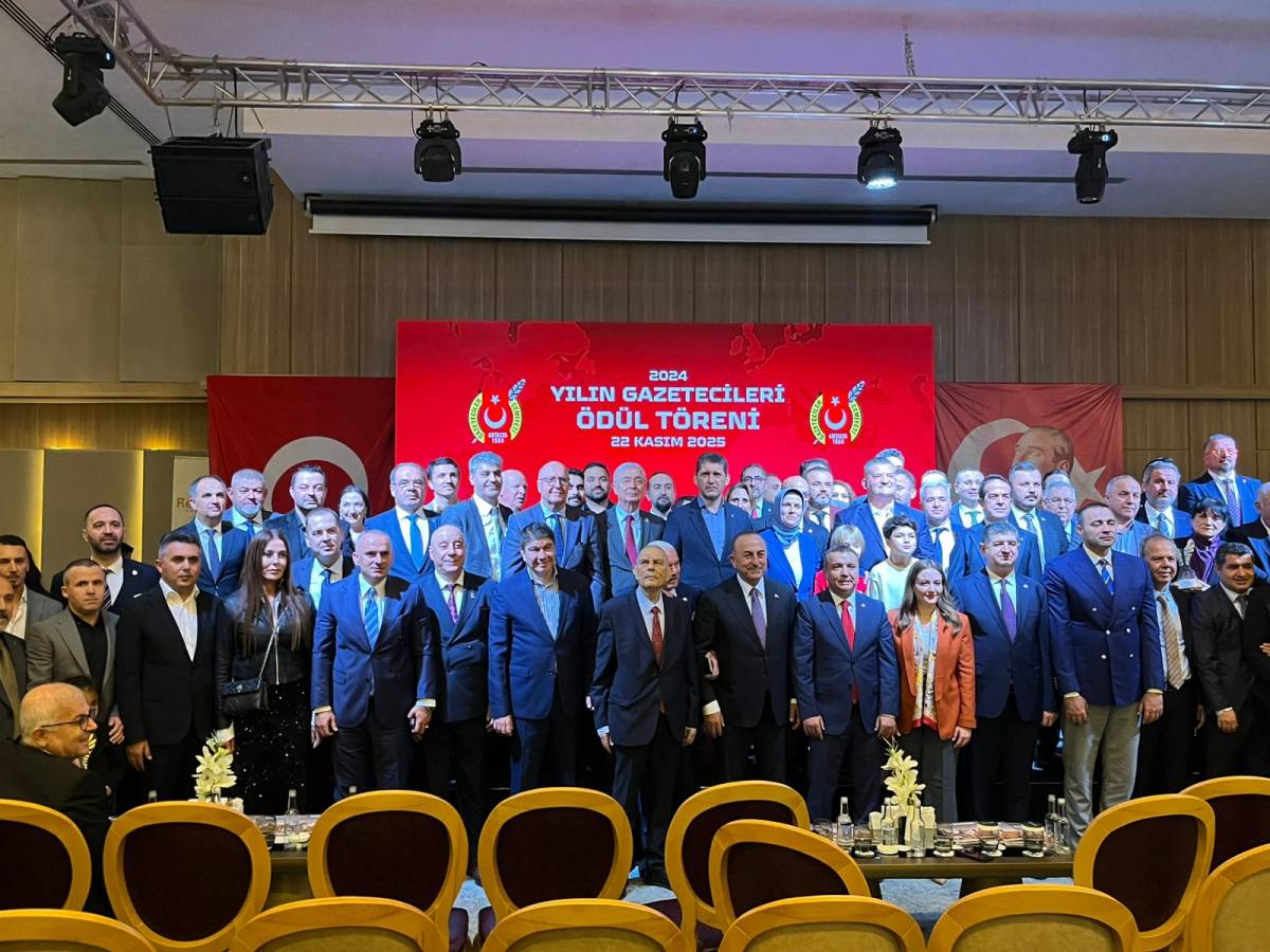 AGC’den Hürses’e ödül! Yılın Gazetecisi Ayla Çekiç