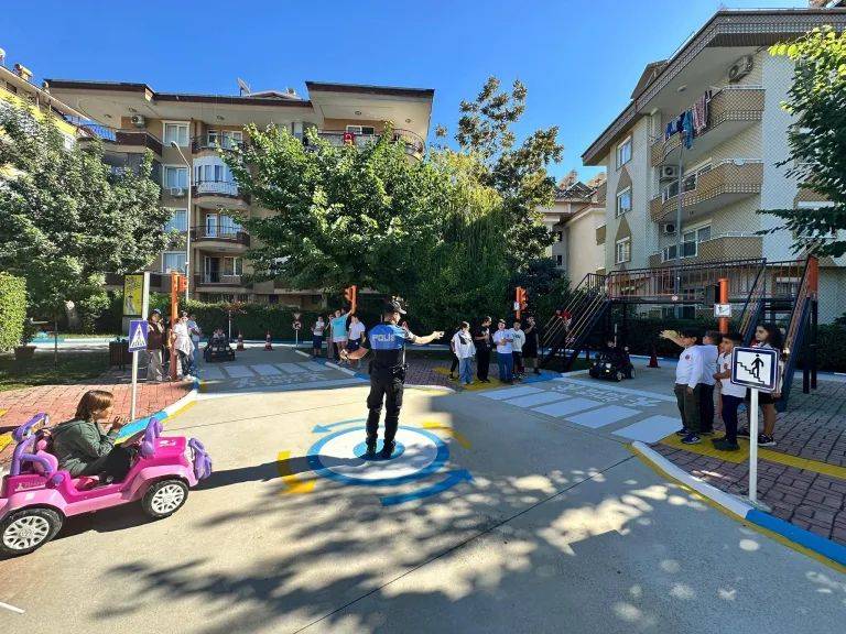 Alanya’da öğrencilere trafik eğitimi verildi