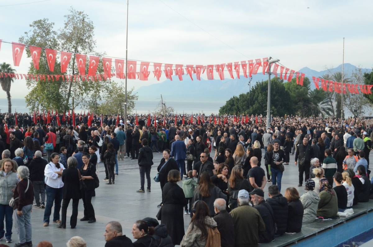 Antalya’da Mustafa Kemal Atatürk Anıldı