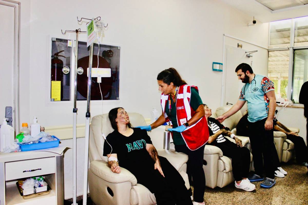 Antalya Eğitim ve Araştırma Hastanesi’nde Gerçeğini Aratmayan Afet Tatbikatı: İklim Değişikliğine Bağlı Aşırı Sıcak Hava Dalgası ve Oksijen Patlaması Senaryosu Başarıyla Yönetildi