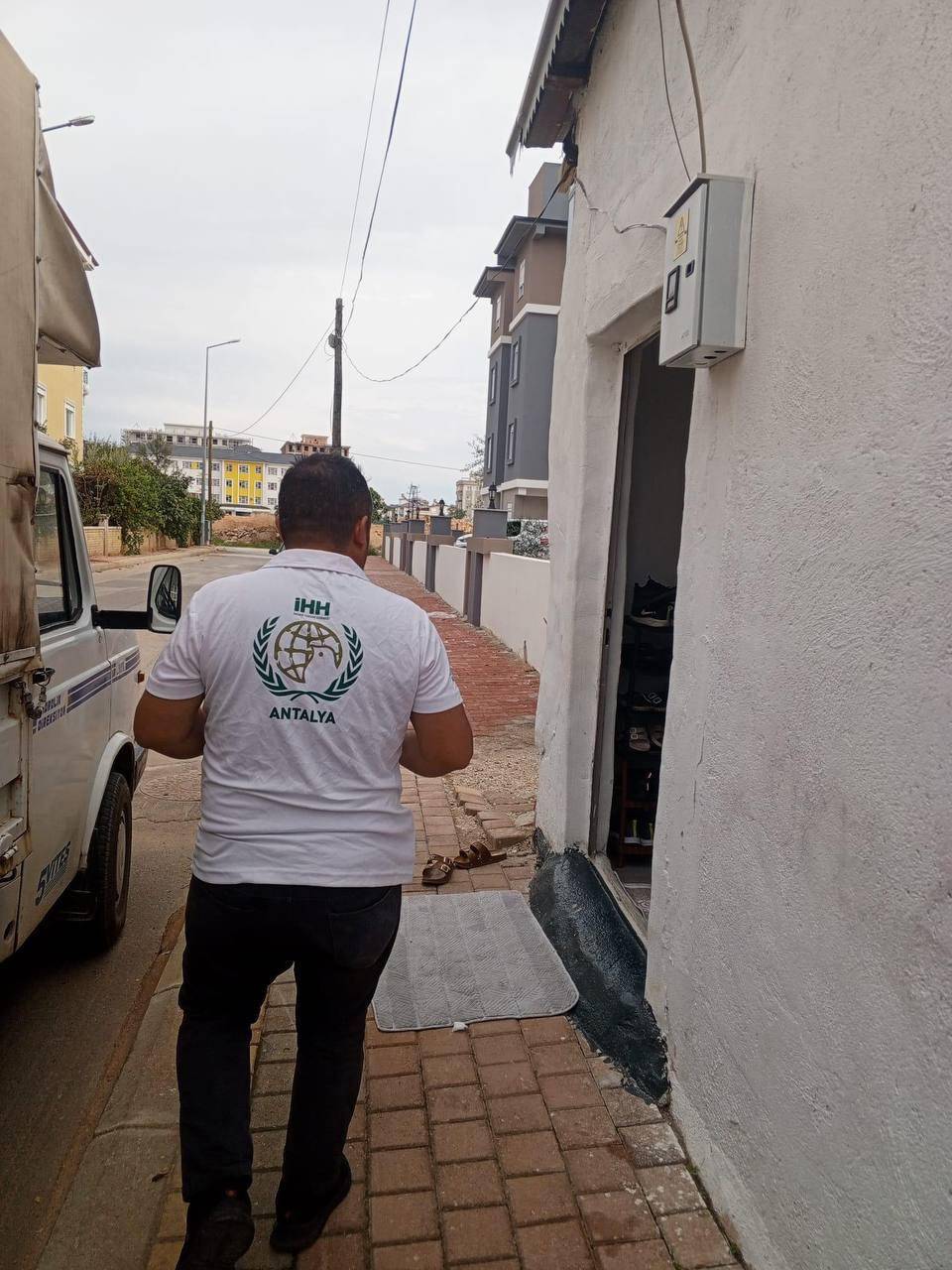 Antalya’da dayanışma büyüyor! İHH’dan onlarca haneye yardım desteği