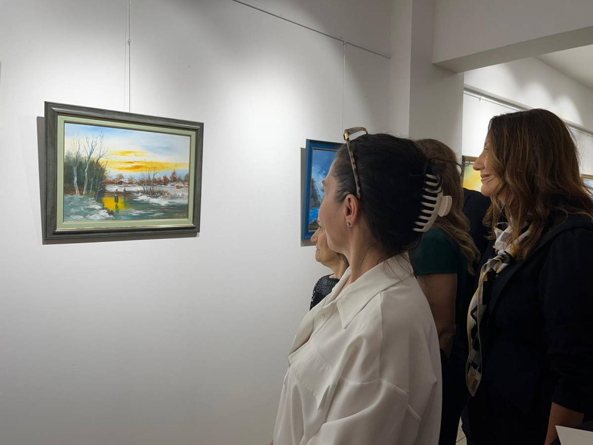 Antalya'da ressam Nadire Akarsu'nun kişisel resim sergisi açıldı