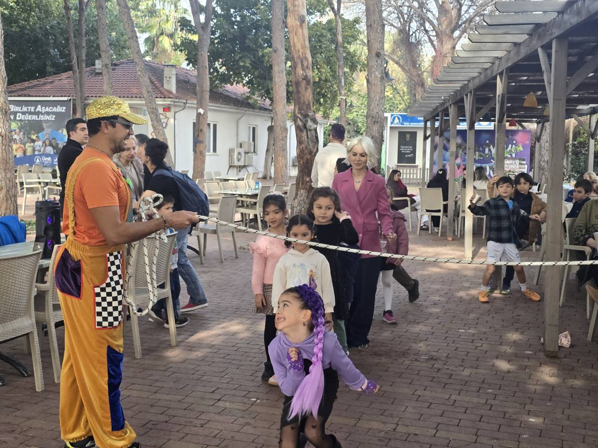 Engelsiz Cafe’de neşeli doğum günü kutlaması! Ela Kara 7 yaşında