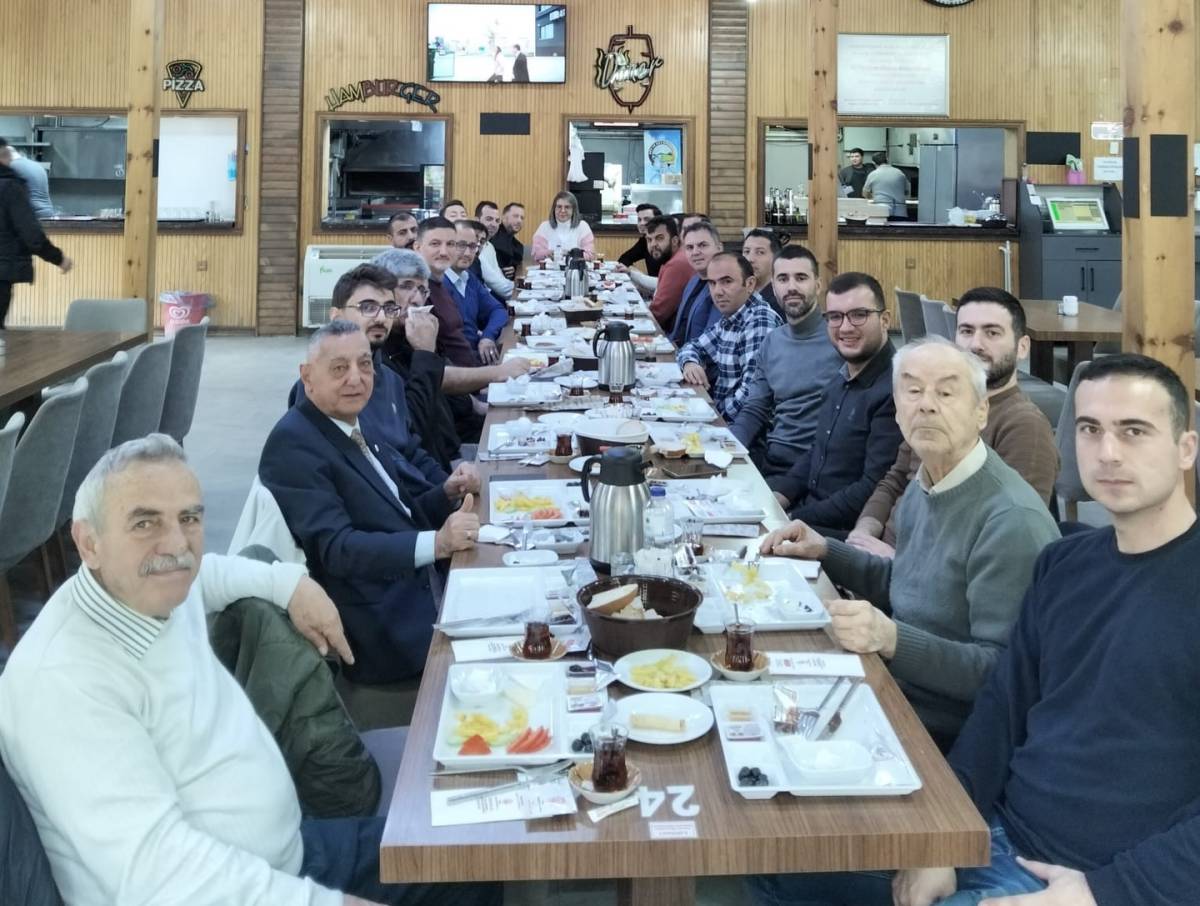 EMO Antalya Şubesi yönetimi Burdur üyeleriyle kahvaltıda buluştu