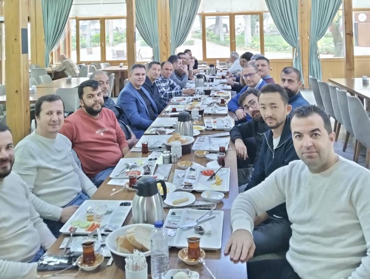 EMO Antalya Şubesi yönetimi Burdur üyeleriyle kahvaltıda buluştu