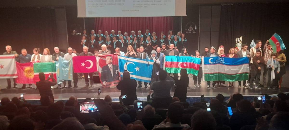 “Ezgilerim” konseri Antalyalıları büyüledi