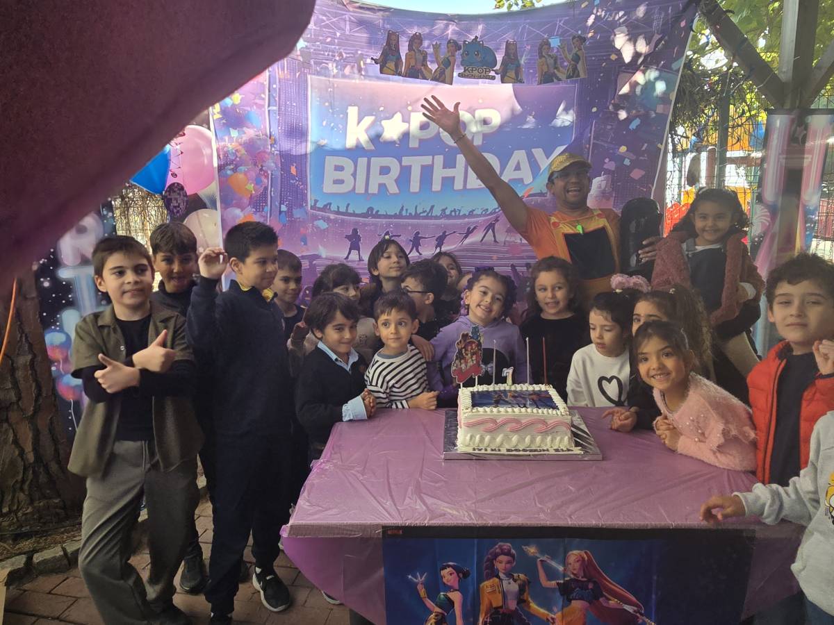 Engelsiz Cafe’de neşeli doğum günü kutlaması! Ela Kara 7 yaşında