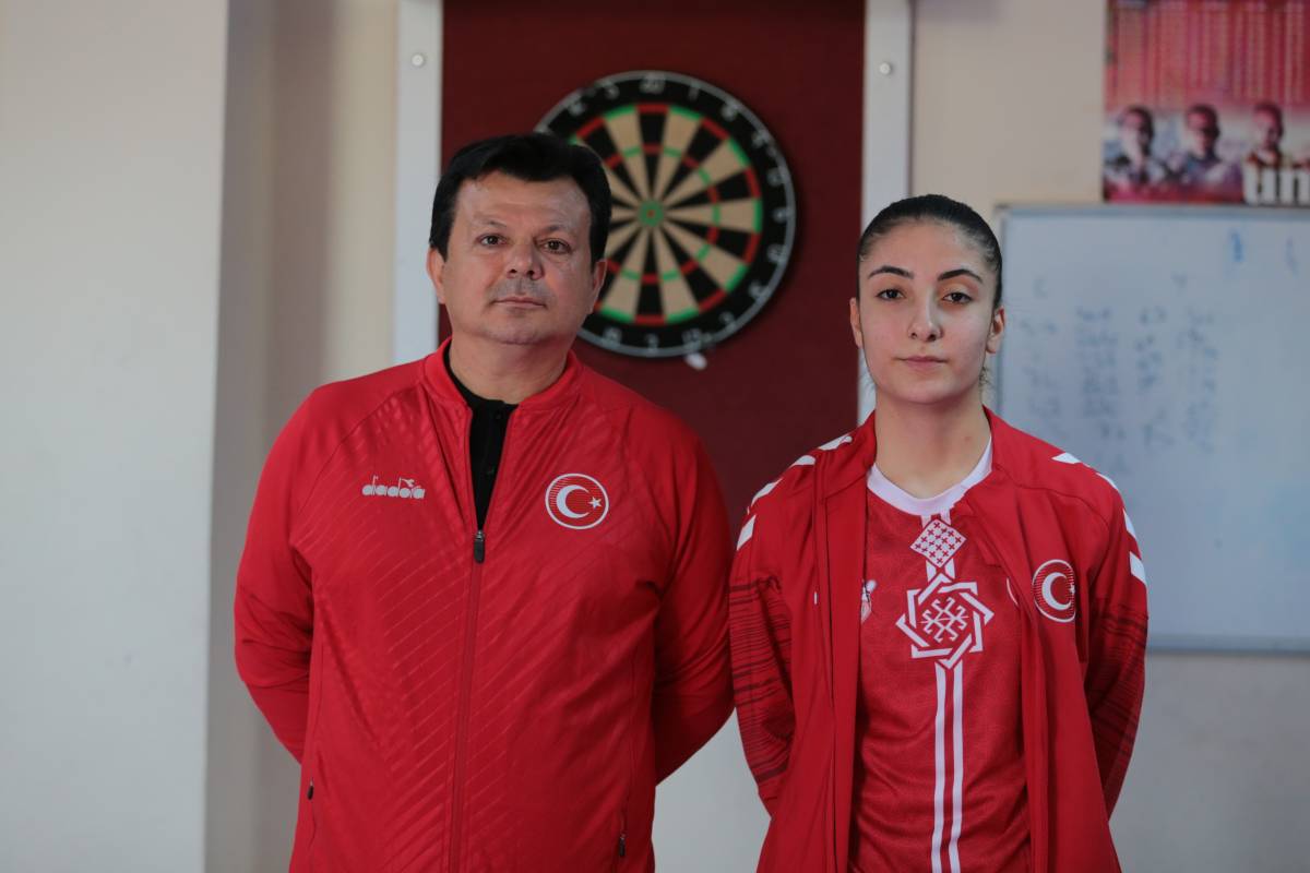 Hayali okçu olmaktı 15 yaşında dartta dünya şampiyonluğuna ulaştı