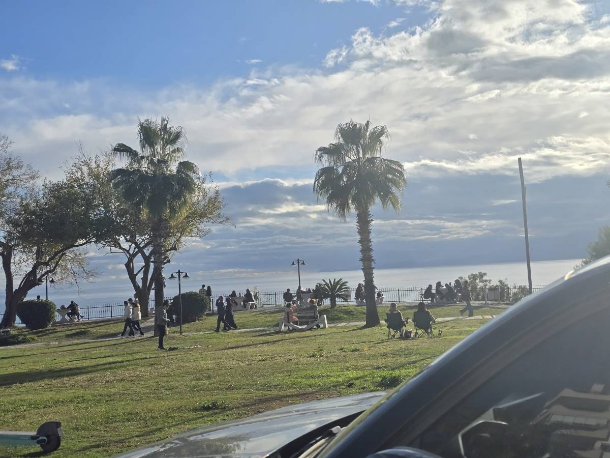 Antalya’da yağış yerini güneşli havaya bıraktı